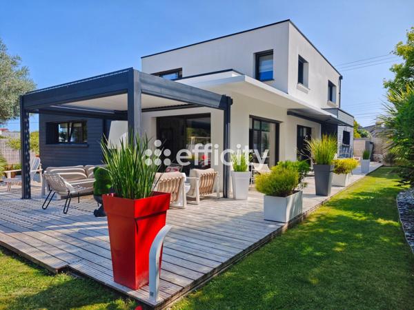 Maison
         6 pièces
        - 181 m² Bien prestige 828 000 € *