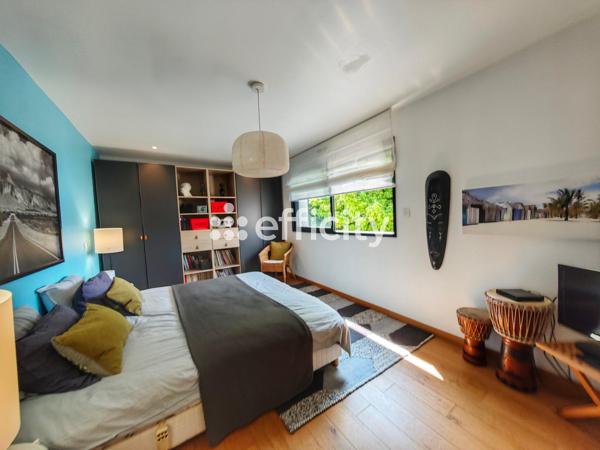 Maison
         6 pièces
        - 181 m² Bien prestige 828 000 € *