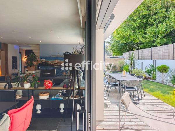Maison
         6 pièces
        - 181 m² Bien prestige 828 000 € *