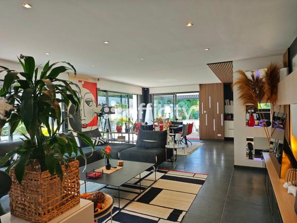 Maison
         6 pièces
        - 181 m² Bien prestige 828 000 € *