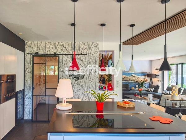Maison
         6 pièces
        - 181 m² Bien prestige 828 000 € *