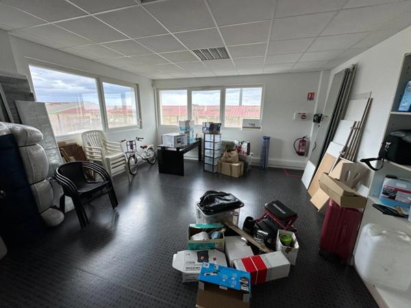 Local d'activité à louer GREZIEU LA VARENNE (69), d'une surface de 160 m² environ dont 90m2 d'atelier