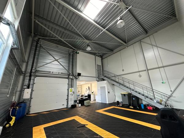 Local d'activité à louer GREZIEU LA VARENNE (69), d'une surface de 160 m² environ dont 90m2 d'atelier