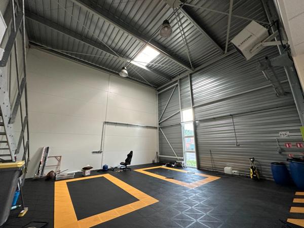 Local d'activité à louer GREZIEU LA VARENNE (69), d'une surface de 160 m² environ dont 90m2 d'atelier