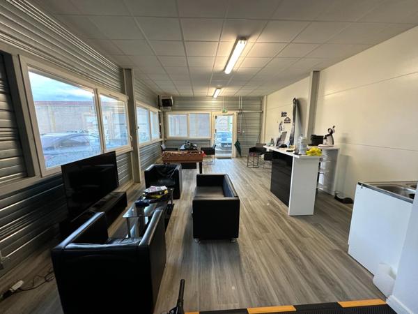 Local d'activité à louer GREZIEU LA VARENNE (69), d'une surface de 160 m² environ dont 90m2 d'atelier