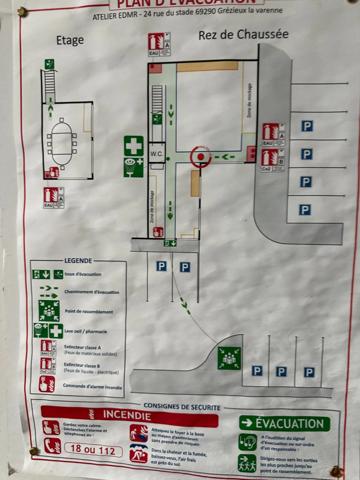 Local d'activité à louer GREZIEU LA VARENNE (69), d'une surface de 160 m² environ dont 90m2 d'atelier