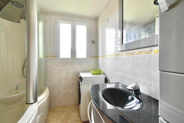 Maison contemporaine 4 chambres avec garage, proche Anet