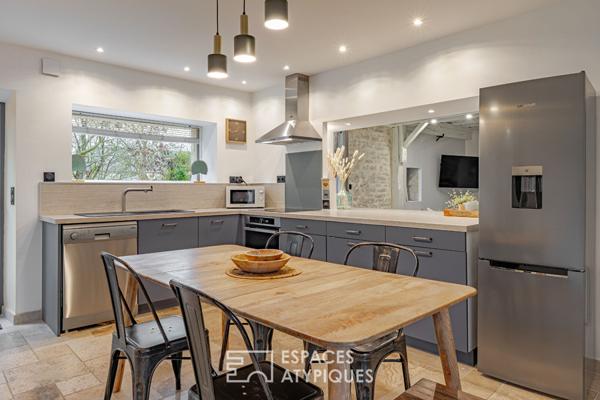 Bâtisse XVIIIème totalement rénovée avec couloir de nage