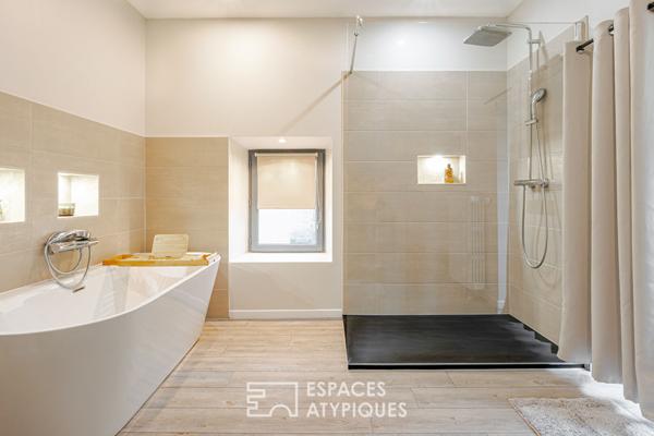 Bâtisse XVIIIème totalement rénovée avec couloir de nage