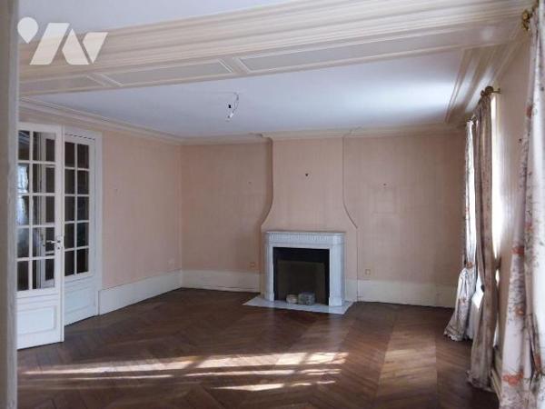 CHARME ET AUTHENTICITE POUR CETTE MAISON BOURGEOISE EN COEUR DE VILLE
BELLE DEMEURE ET SES DEP...