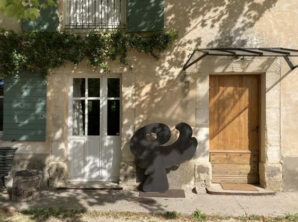 Cavaillon (84300) Robion/ Cavaillon maison ancienne de 340 m2 avec 2 Gites 12 pièces terrain 8936 m2 piscine