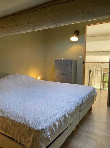 Cavaillon (84300) Robion/ Cavaillon maison ancienne de 340 m2 avec 2 Gites 12 pièces terrain 8936 m2 piscine