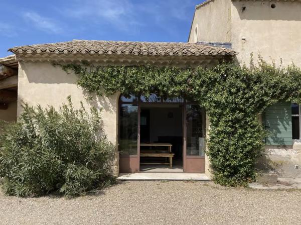 Cavaillon (84300) Robion/ Cavaillon maison ancienne de 340 m2 avec 2 Gites 12 pièces terrain 8936 m2 piscine