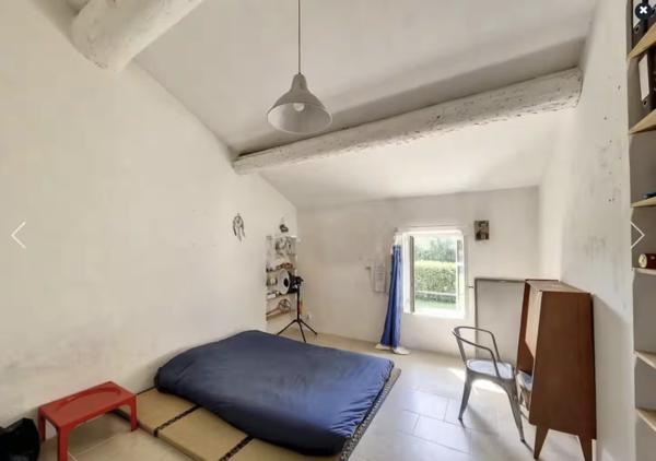 Cavaillon (84300) Robion/ Cavaillon maison ancienne de 340 m2 avec 2 Gites 12 pièces terrain 8936 m2 piscine