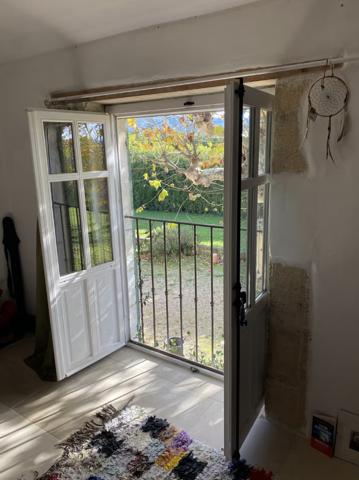 Cavaillon (84300) Robion/ Cavaillon maison ancienne de 340 m2 avec 2 Gites 12 pièces terrain 8936 m2 piscine