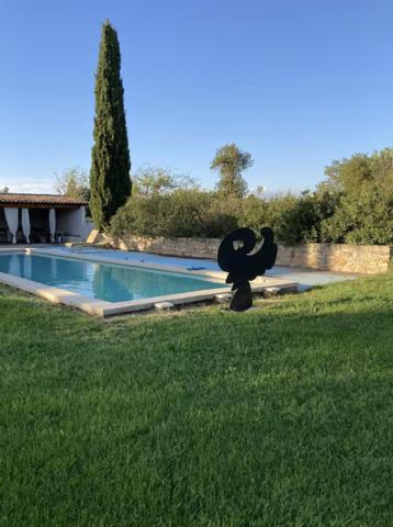 Cavaillon (84300) Robion/ Cavaillon maison ancienne de 340 m2 avec 2 Gites 12 pièces terrain 8936 m2 piscine