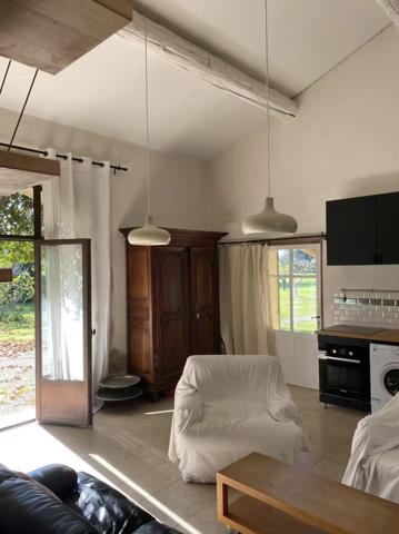 Cavaillon (84300) Robion/ Cavaillon maison ancienne de 340 m2 avec 2 Gites 12 pièces terrain 8936 m2 piscine