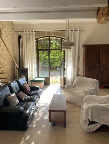 Cavaillon (84300) Robion/ Cavaillon maison ancienne de 340 m2 avec 2 Gites 12 pièces terrain 8936 m2 piscine