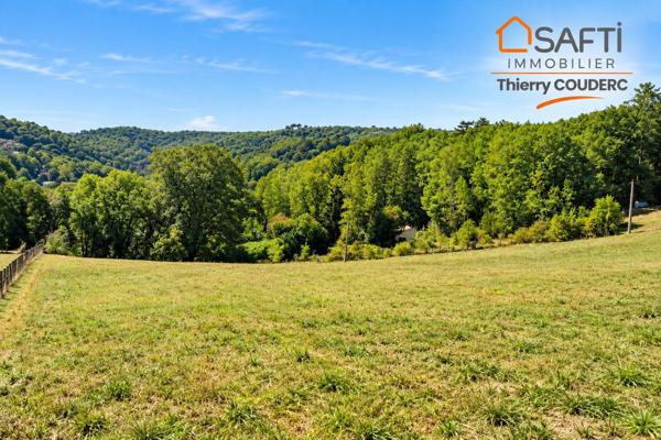 Beau terrain de 4275 m² avec vue dégagée.