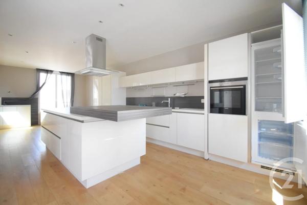 Maison à vendre  6 pièces - 217,22 m 2   BELLERIVE SUR ALLIER  - 03