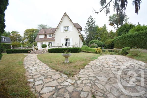 Maison à vendre  6 pièces - 217,22 m 2   BELLERIVE SUR ALLIER  - 03