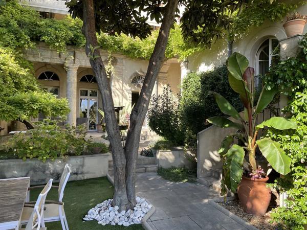 Rare Opportunité d’Affaires : Resort Gay Haut de Gamme – Murs et Fonds de Commerce à Vendre