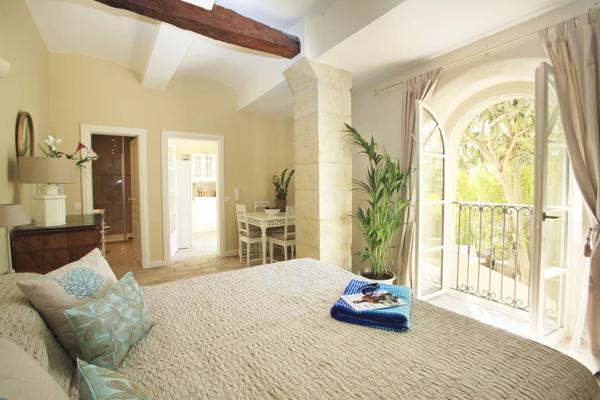 Rare Opportunité d’Affaires : Resort Gay Haut de Gamme – Murs et Fonds de Commerce à Vendre