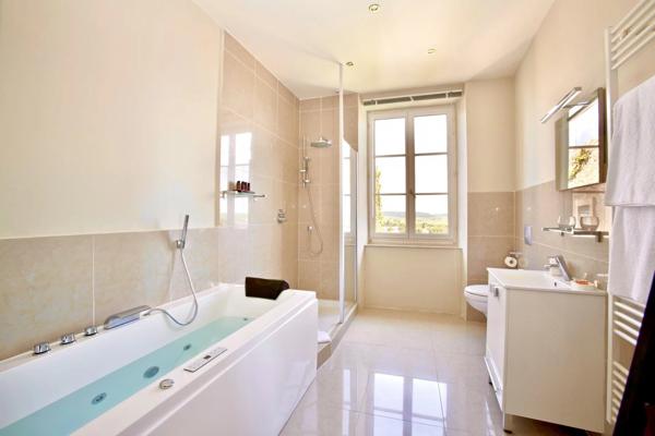 Rare Opportunité d’Affaires : Resort Gay Haut de Gamme – Murs et Fonds de Commerce à Vendre