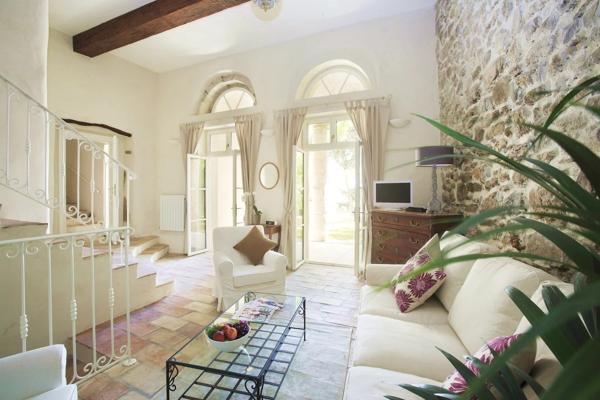 Rare Opportunité d’Affaires : Resort Gay Haut de Gamme – Murs et Fonds de Commerce à Vendre