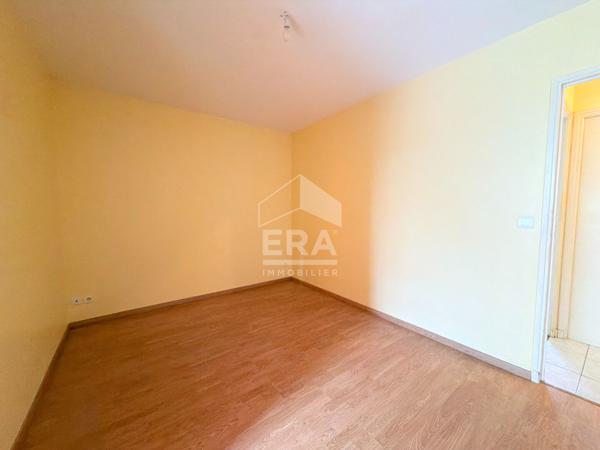 À VENDRE  84120 PERTUIS APPARTEMENT 3 PIÈCES AVEC LOGGIA, CAVE ET PLACE DE STATIONNEMENT