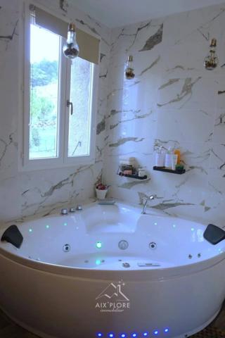 Maison de ville au coeur de la Provence