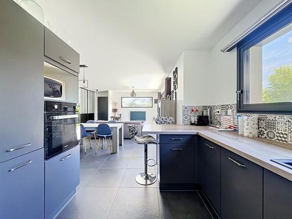 VILLA CONSTRUITE EN 2019 SUR 703 M² DE TERRAIN