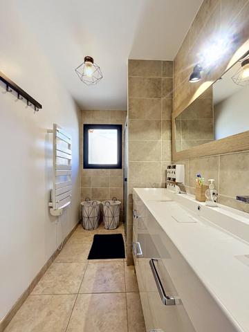 VILLA CONSTRUITE EN 2019 SUR 703 M² DE TERRAIN