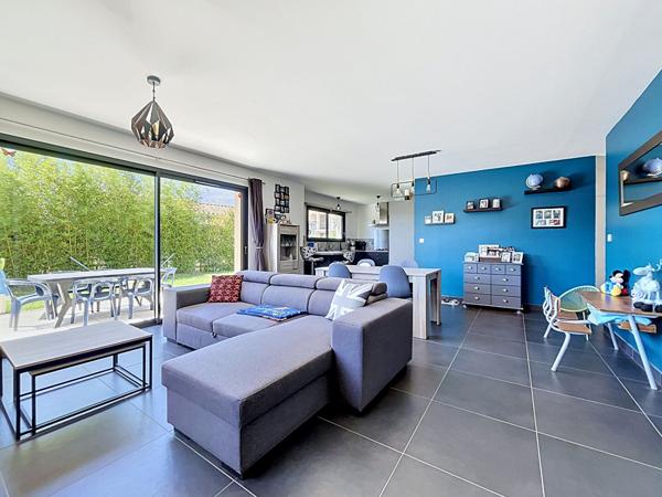 VILLA CONSTRUITE EN 2019 SUR 703 M² DE TERRAIN