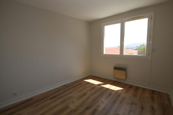 LA GLACIERE -MONTJUZET Appt Clt Fd 3 pièces 77 m²-PARKING -BALCONS