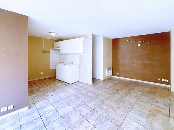 Appartement T3 en duplex situé au centre ville de Pertuis .