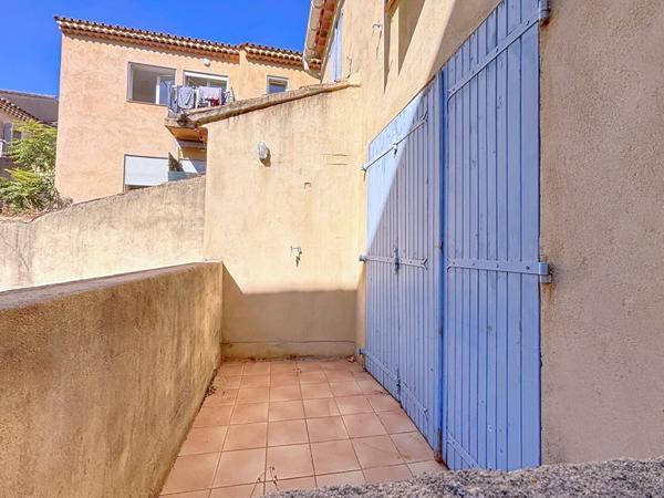 Appartement T3 en duplex situé au centre ville de Pertuis .