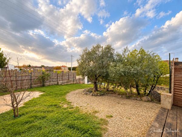Maison à vendre 4 pièces SAINT JEAN D'ANGELY (17) CŒUR DE VILLE – MAISON AVEC JARDIN ET SOUS-SOL TOTAL – FORT POTENTIEL