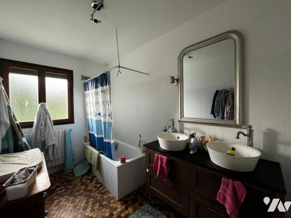 Maison à usage d'habitation édifiée sur sous-sol total