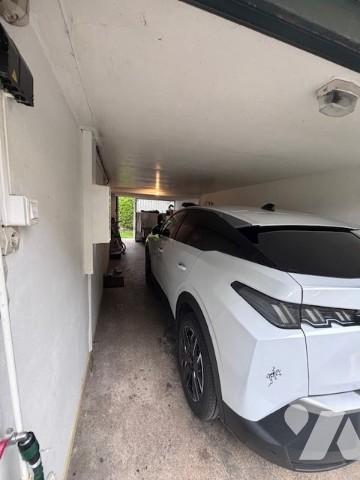 Charmante maison de ville très fonctionnelle  dite belle étage plein sud
4 chbres et garage 
jardin