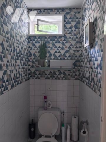 Charmante maison de ville très fonctionnelle  dite belle étage plein sud
4 chbres et garage 
jardin