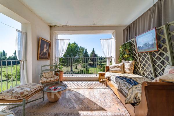 Propriété d’exception — Domaine contemporain en campagne d’Arles, aux portes des Alpilles