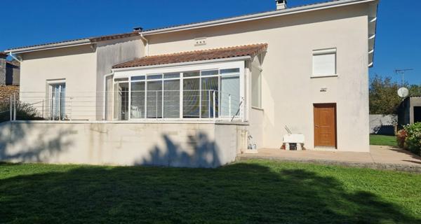 Grande maison à vendre 5 pièces FOUQUEBRUNE (16) + dépendances sur terrain d'env 6800 m2