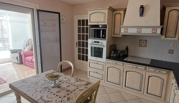 Grande maison à vendre 5 pièces FOUQUEBRUNE (16) + dépendances sur terrain d'env 6800 m2