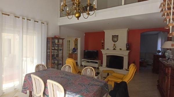 Grande maison à vendre 5 pièces FOUQUEBRUNE (16) + dépendances sur terrain d'env 6800 m2