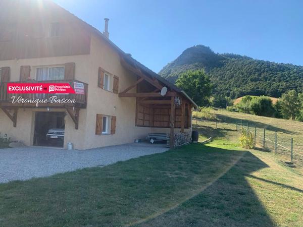 Maison 5 pièces 86 m2 sur  terrain de 883m2