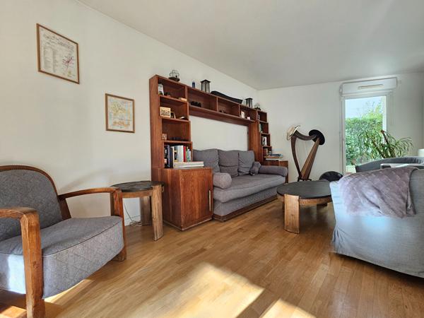 NANTERRE limite PUTEAUX: 5 pièces de 123m² avec cave parking terrasse et jardin