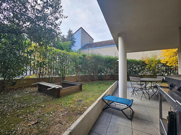 NANTERRE limite PUTEAUX: 5 pièces de 123m² avec cave parking terrasse et jardin