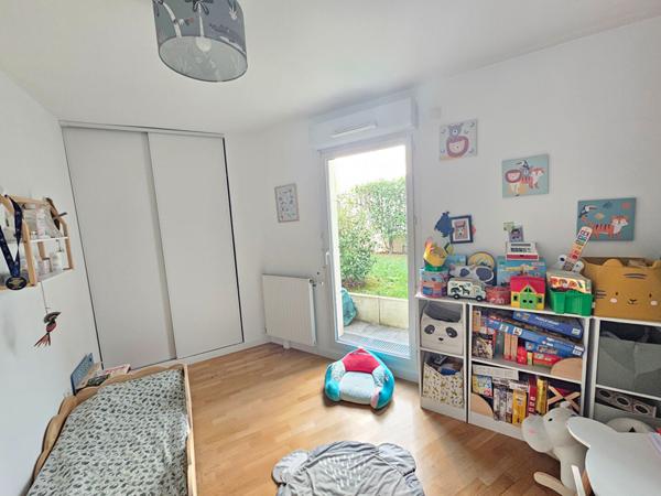 NANTERRE limite PUTEAUX: 5 pièces de 123m² avec cave parking terrasse et jardin