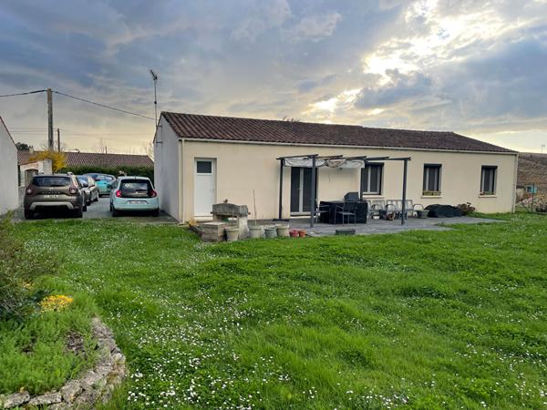 A 15 / 20 min de Rochefort : Pont L'Abbé D'Arnoult, maison plain pied 3 chambres avec jardin et garage